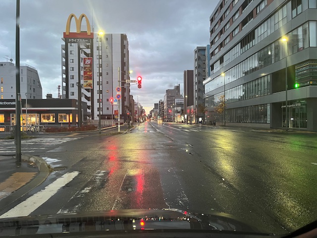 この時期の早朝の運転、事故には気をつけたいですね。