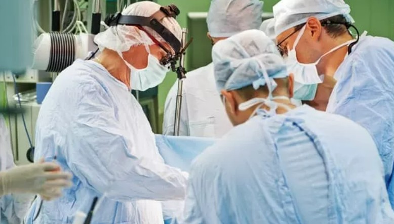 「A surgeon is a surgeon, every hour of every day.」という価値観