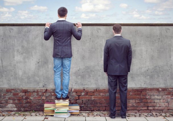 外の世界に目を向けること=自分達自身に目を向けること