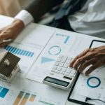 先行き不透明な環境の中、スタッフの努力にどう報いるかを考える・・・