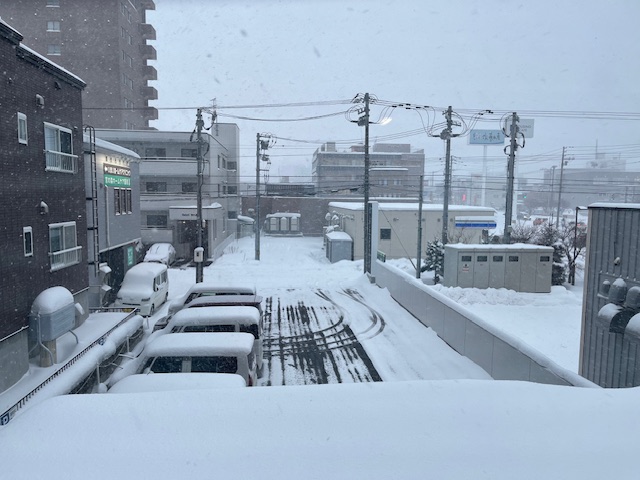 本日は大荒れ？外来受診は無理しないでくださいね。