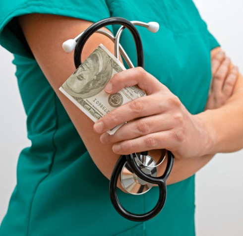 事業所には厳罰を！！そしてそれに加担していた医療職には・・・【看護師たちの勇気の告発がついに国を動かした　ホスピス住宅と精神科の訪問看護、国が全国一斉に不正調査へ】