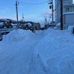 訪問診療の移動、時間節約のため小道を利用しています。