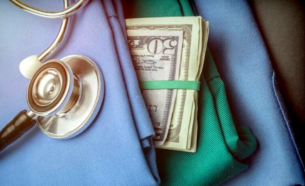 一番割を食うのは結局は普通に在宅やっている人なんですけれど・・・【在宅医療｢もうけすぎ｣にメス　診療報酬見直し、高齢者囲い込み防止】