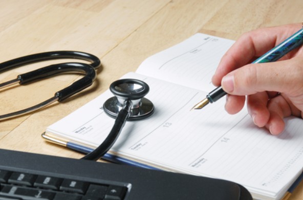 毎月２、３人は外来から訪問診療へ移行されています。気軽に相談してくださいね