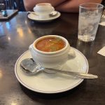 移動中の電車内の出来事～壁に耳あり障子に目あり～