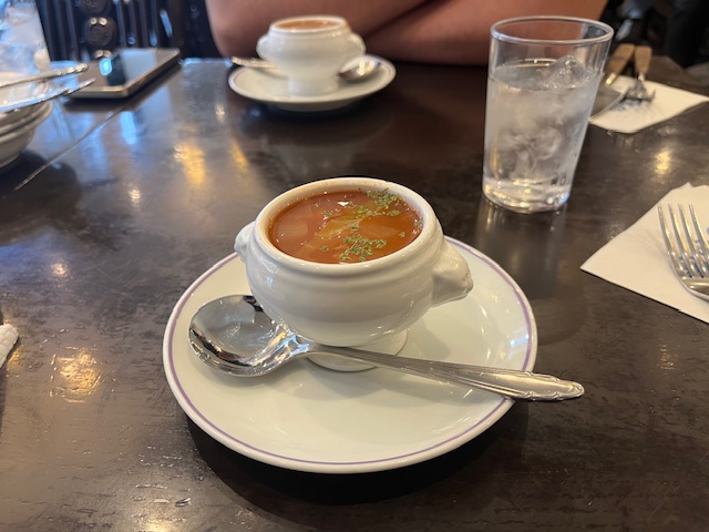 移動中の電車内の出来事～壁に耳あり障子に目あり～