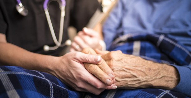 認知症患者さんの外来診療、在宅医療をしている医師がやった方がbetterかなと考えています。