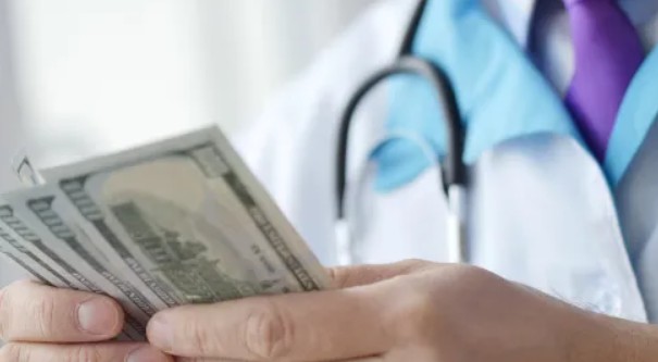 メンタルクリニックから障害グループホームへのキックバック