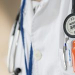 患者さんを在宅看取り。その後家族の方が１年、３年、・・・と外来通院してくれています。