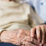 【在宅医療の現場から】ぴったりくる感覚がくるまで、試行錯誤してはやり直しを繰り返す。