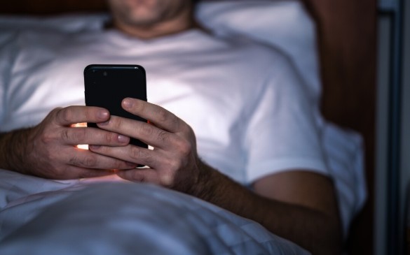 リベンジ夜更かし、夏だけはご遠慮を！【なぜ私たちは「リベンジ夜更かし」をしてしまうのか－現在志向と睡眠のトレードオフ】